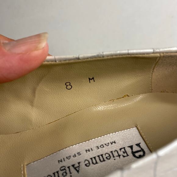 Etienne Aigner Valencia Leather White Shiny Closed Toe Heels Classic Size 8 - Picture 12 of 16